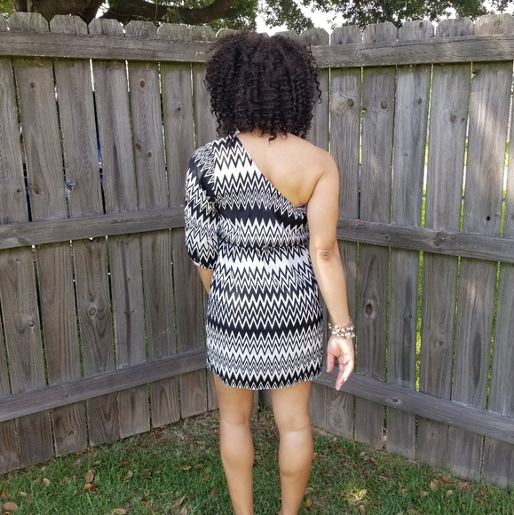 Cute one shoulder chevron print dress - Picture 2 of 3